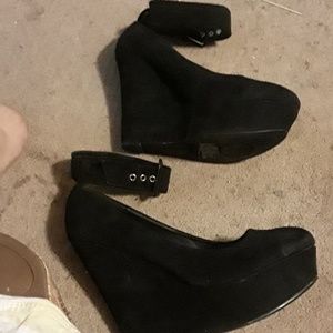 Herstyle  black platforms